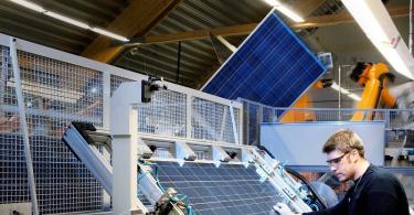 Penger fra solen Ferdiglaget forretningsplan solcellepaneler